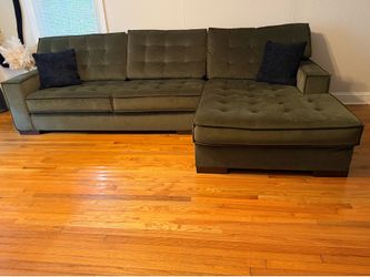 Ashley’s Furniture Chalcombe 2 piece Sectional with Chaise
