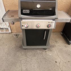 Weber E320 Bbq Grill 