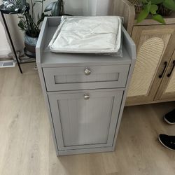 LDarqeer Modern style tilt out trash can... Size: 15.7" X 15.7" X 31.5" Color: Grey