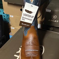 WOMANS ARIAT WESTERN BOOTS