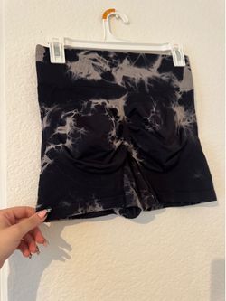 Black and grey tie dye seamless gym shorts - M