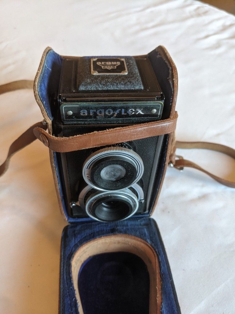 Vintage Argus Argoflex Model E 620 w case, box