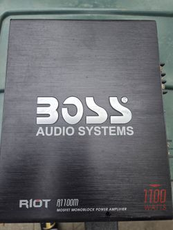 Boss 1100 Watt Amp