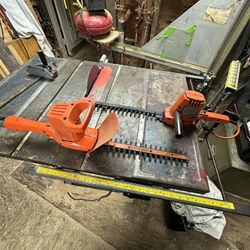 Electric Hedge Trimmers 