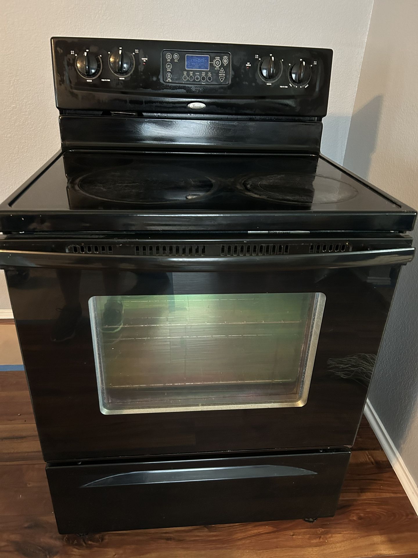 Whirlpool Accubake Electric Stove