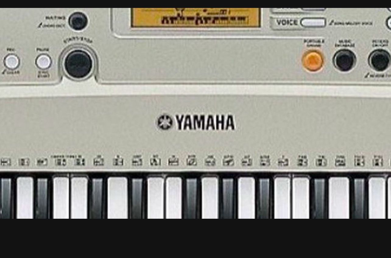Yamaha PSR-E313 Portable Keyboard - music - piano