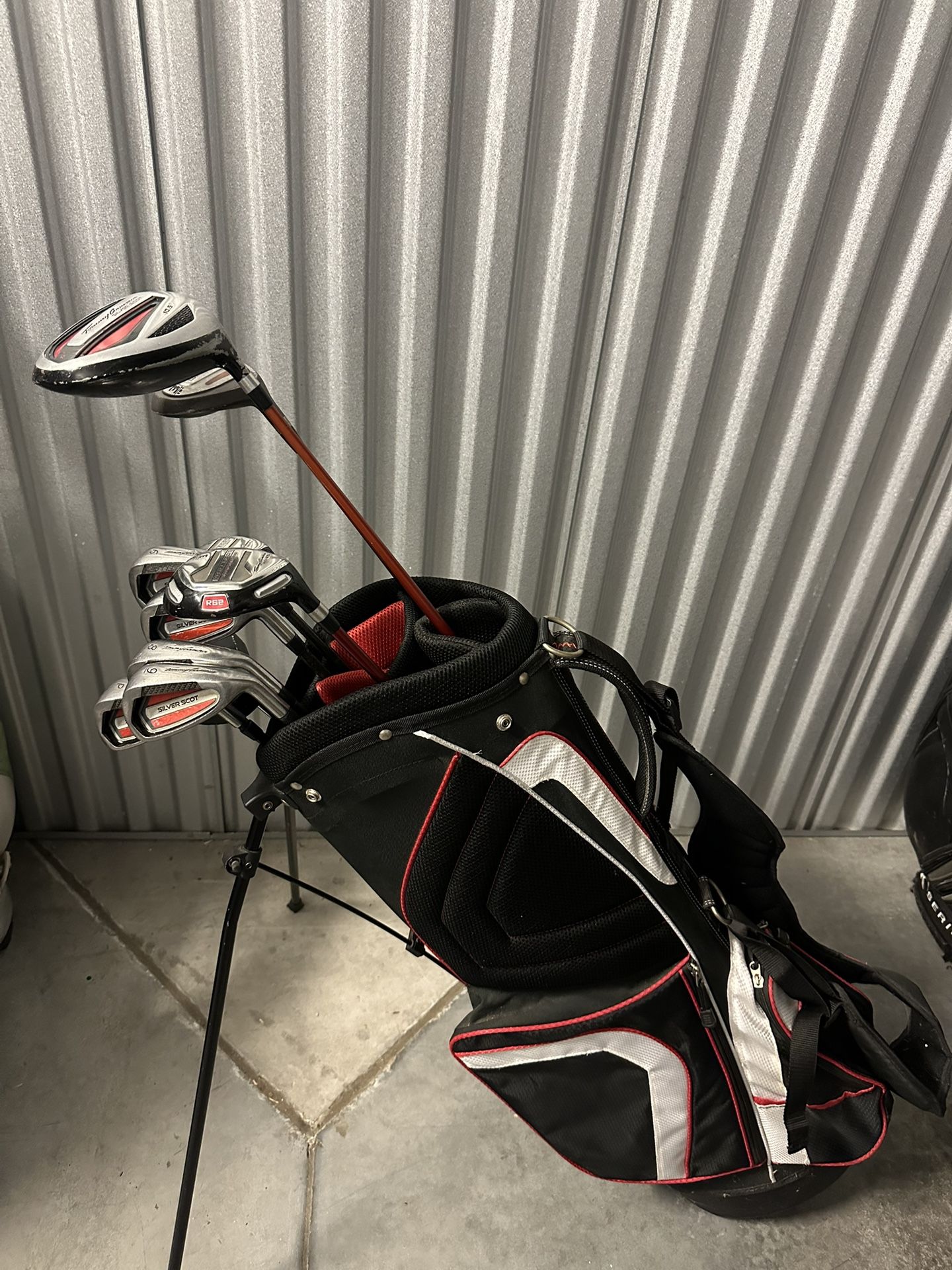 Men’s Beginner Golf Set –  Clubs + Bag – $140