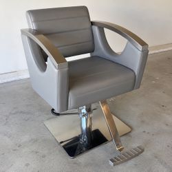 Modern Hydraulic Salon Styling Chair – Excellent Condition
