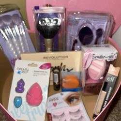 Brand New Makeup Bundle 💄 