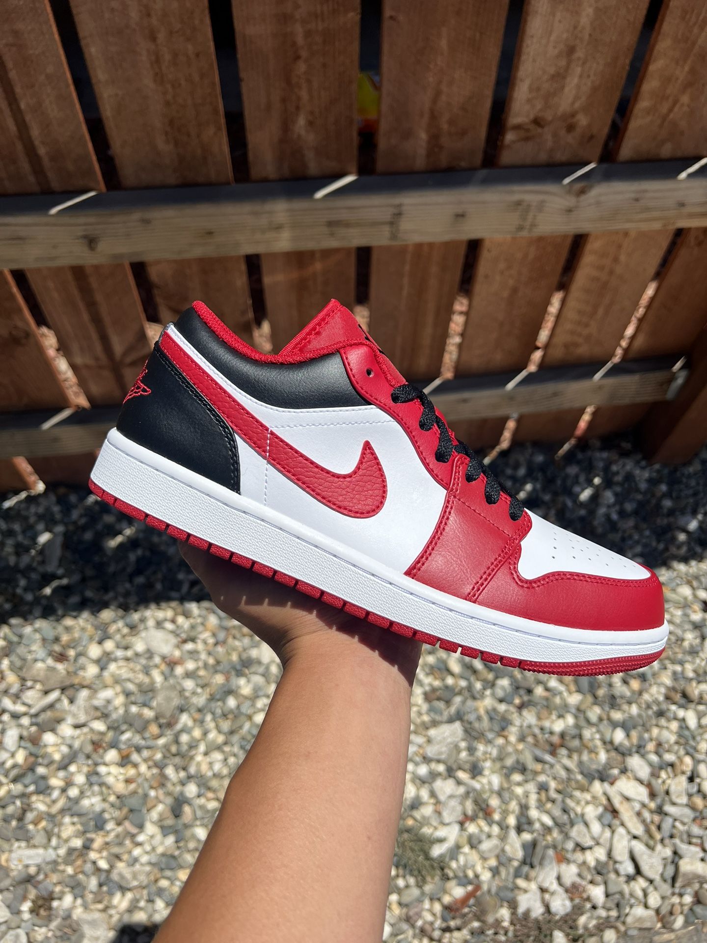 Jordan 1 Low Bulls (Size 8, 9.5)