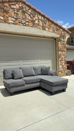 Delivery Available! Beautiful Grey Ashley Furniture Sectional Couch w Chaise and Accent Pillows!