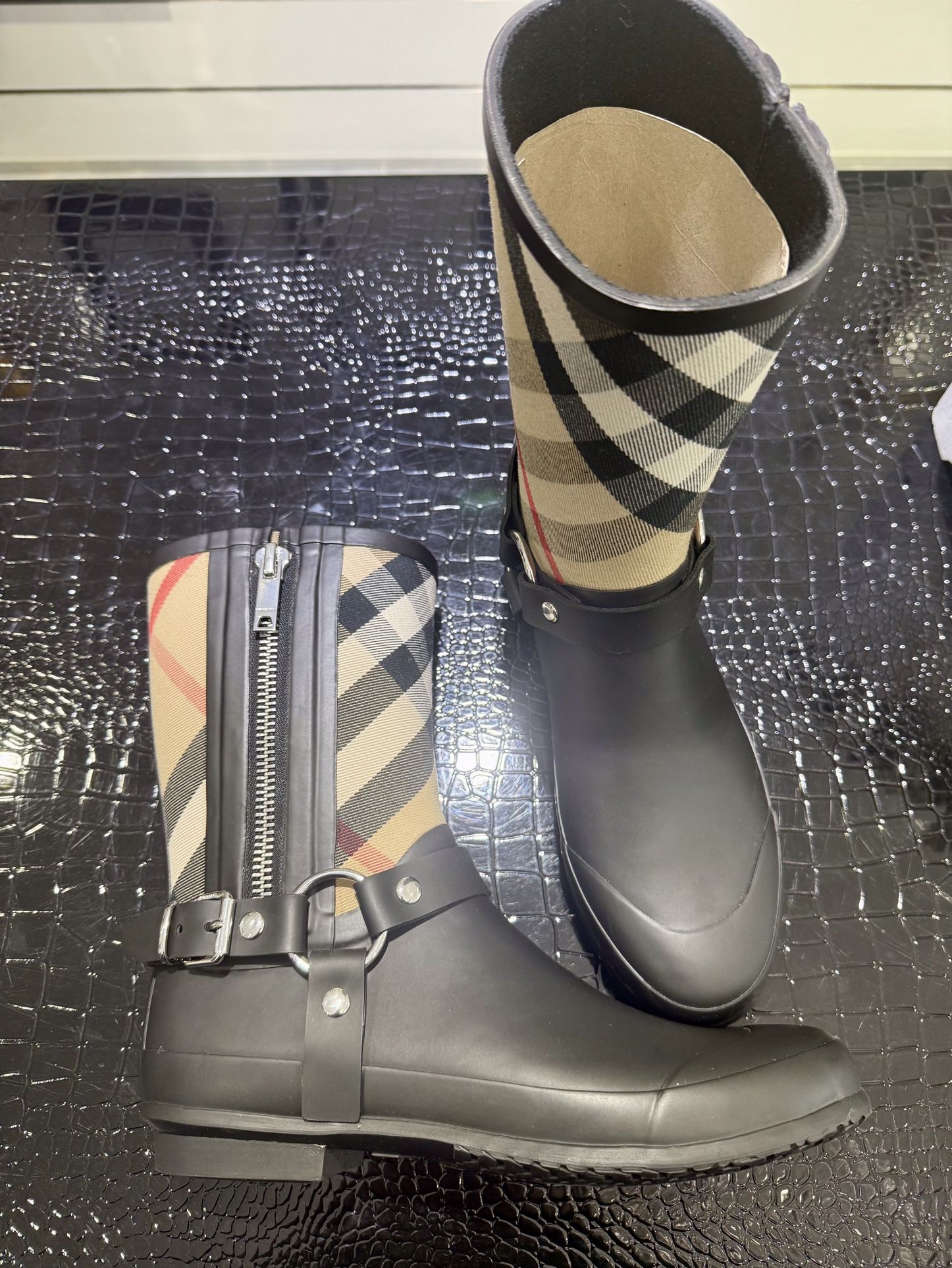 Burberry Women’s Zane Rubber Nova Check Rain Boots Size 39EU/9US