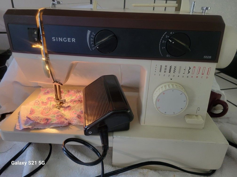 Singre Sewing Machine Working Good