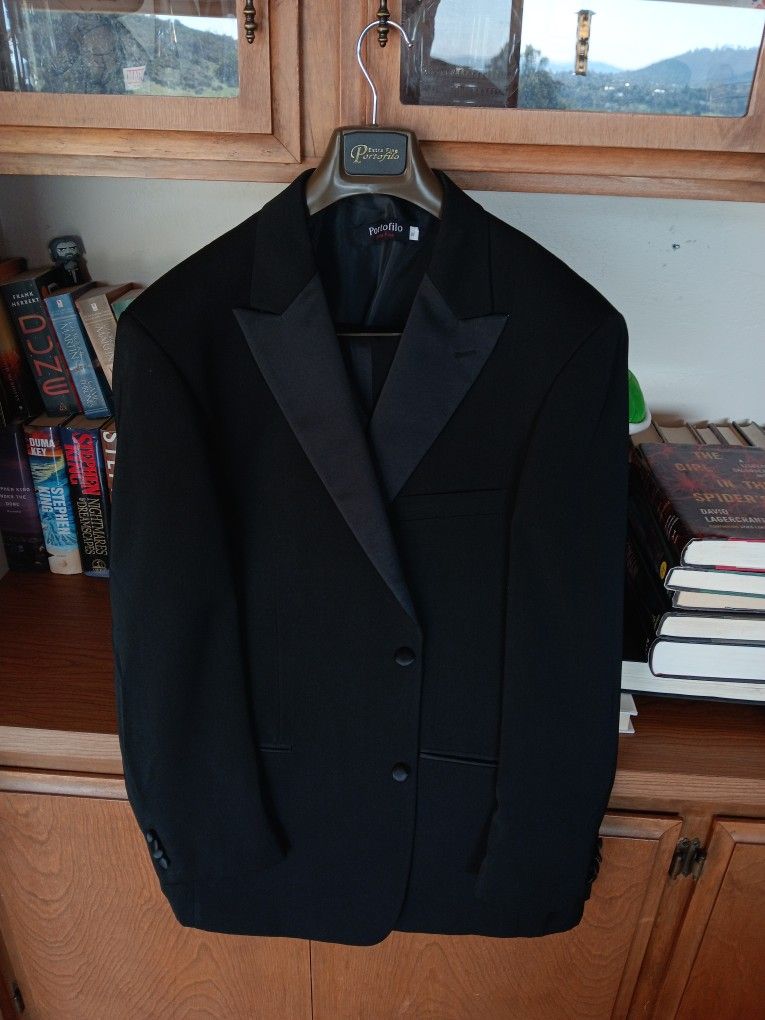 Tuxedo Black