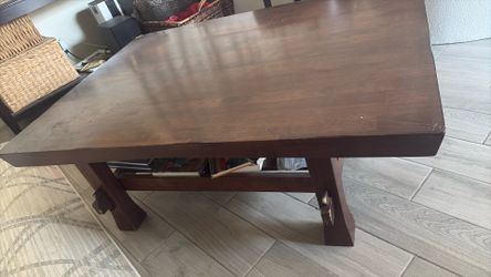 Free   Living room table