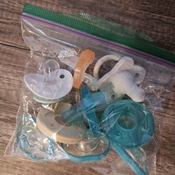 Gently Used Pacifiers And Bottle Nipple Tips 