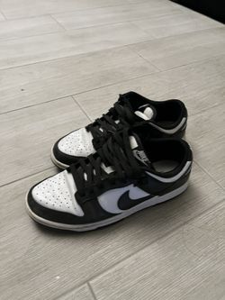 Nike Dunks Black/white Woman Size 8 Men Size 6.5