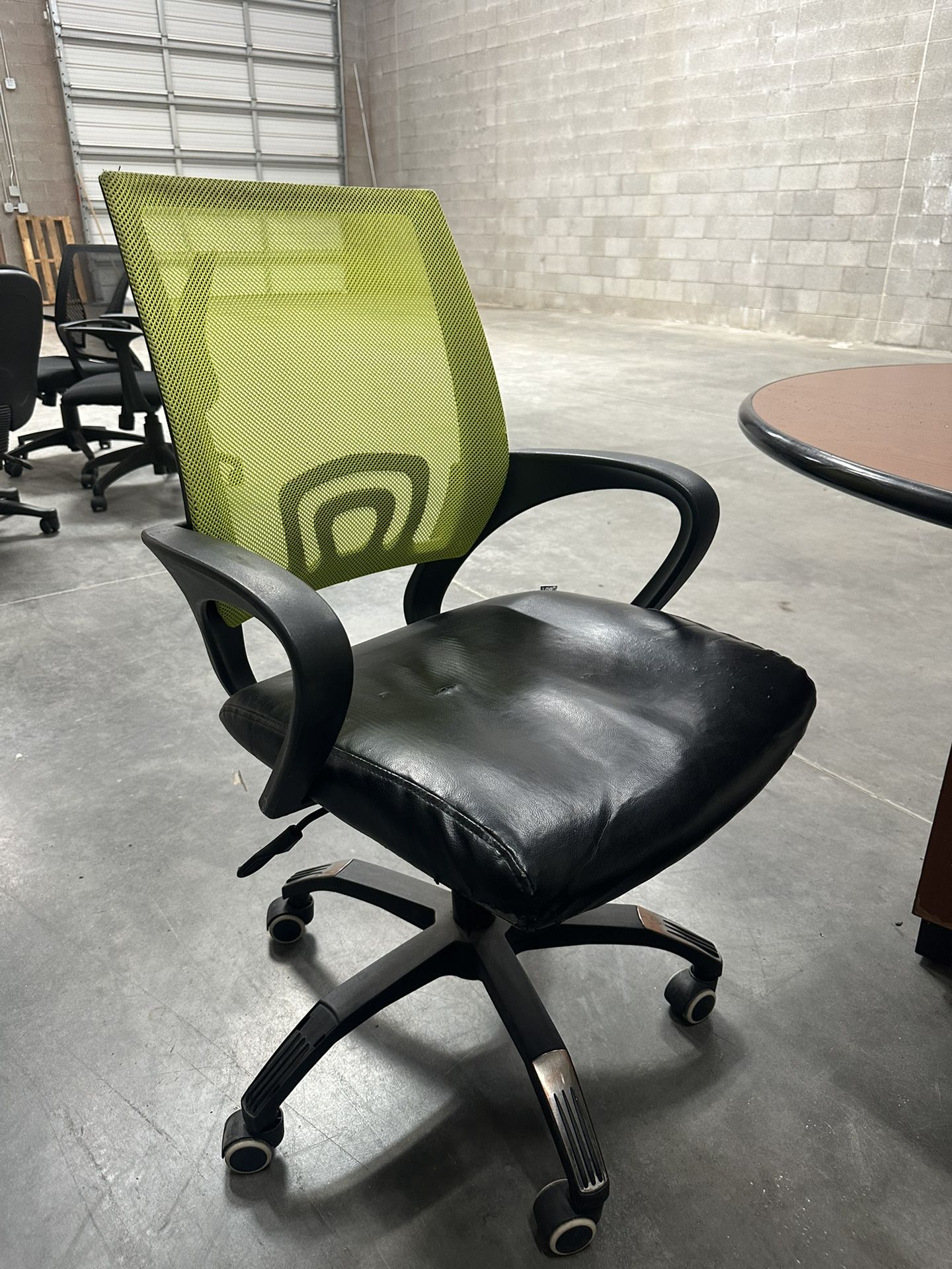 OFFICE CHAIR 