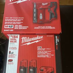 Milwaukee 3/8 Crown Stapler W/ Battery Pack and Charging Port