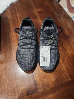 ADIDAS SWIFT RUN 22 J Size 4