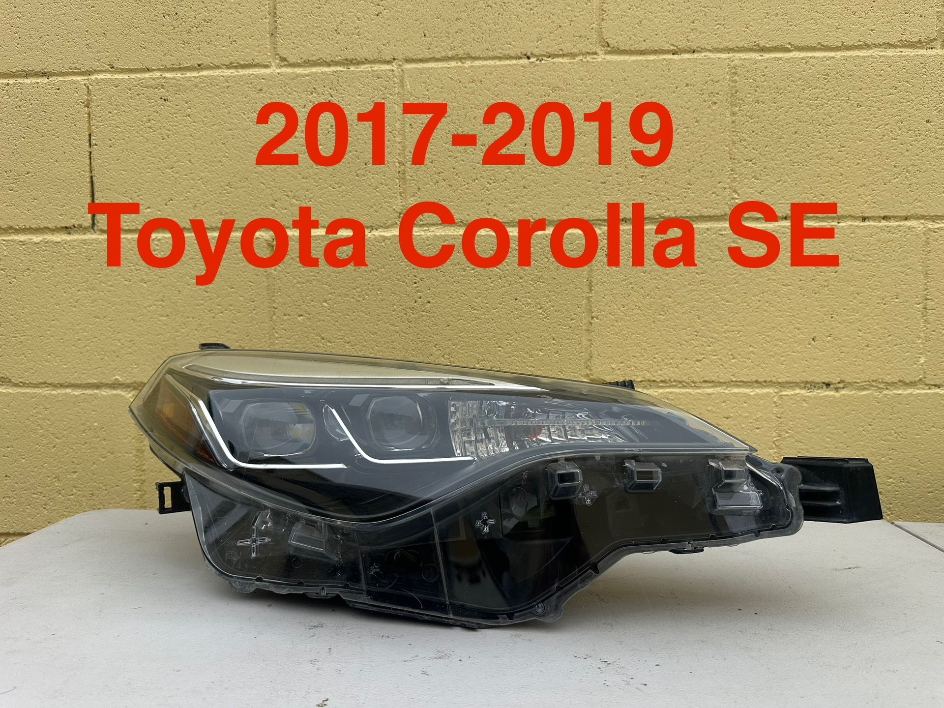 2017-2019 Toyota Corolla SE HEADLIGHT OEM