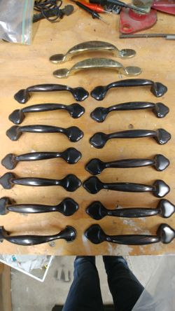 Cabinet Pulls/ Handles