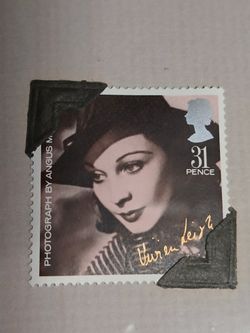 1985 Royal Mail British Film Stars Stamp Set – Framed (Hitchcock, Sellers, Niven, Leigh, Chaplin