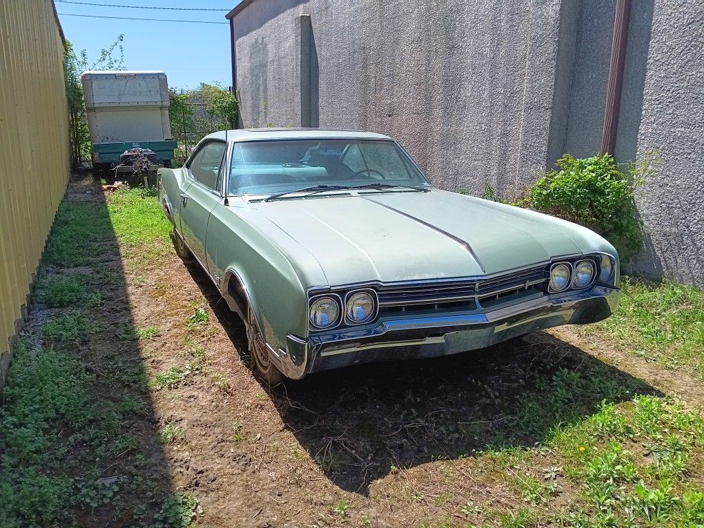 2 Door 1966 Oldsmobile Delta 88 Holiday Special