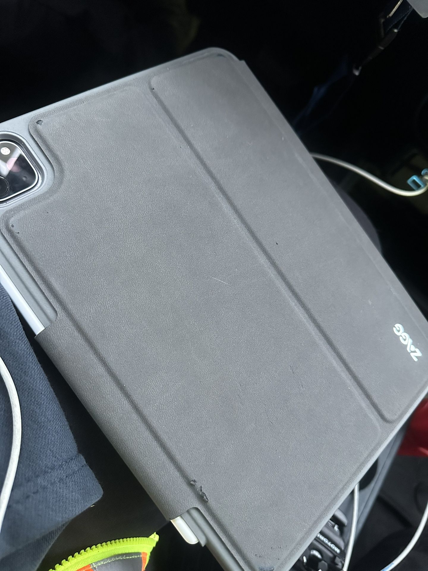 iPad Pro 11in 3rd Gen 256GB WiFi+Cellular (Apple Pencil & Zagg Pro Keys Wireless Keyboard included)