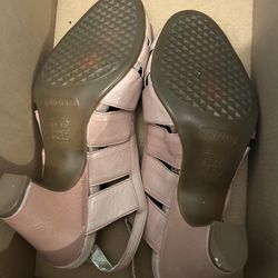 More women’s shoes size 9 1/2 five dollars each