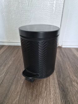 Trash can