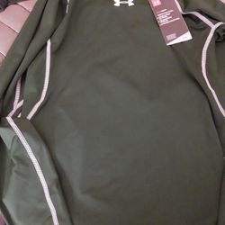 Under Armour Shirt Size Medium 20 Dollars 