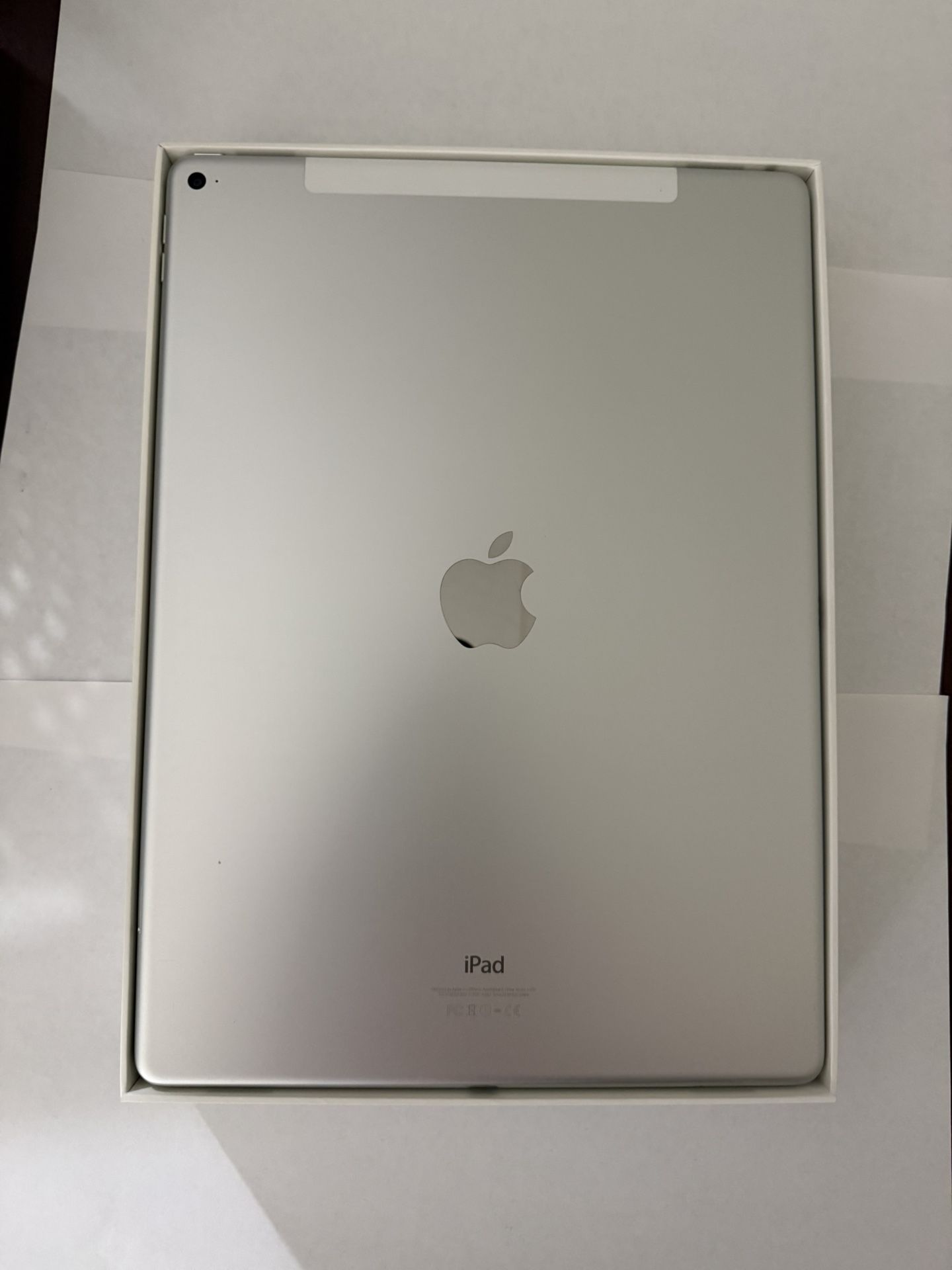 Apple iPad Pro ( 1st Gen ) 12.9" Silver (Wi-Fi + Cellular) 128 GB. With Silicone Cover, Charger and charging cable