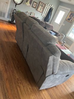 Manual reclining loveseat