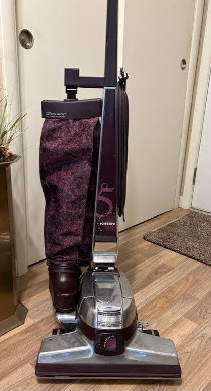 1990’s KIRBY VACUUM CLEANER G5 WITH HOSE/ATTACHMENTS Barely used!