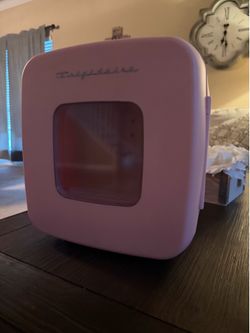 Mini fridge