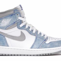 Air Jordan 1 Hyper Royal 