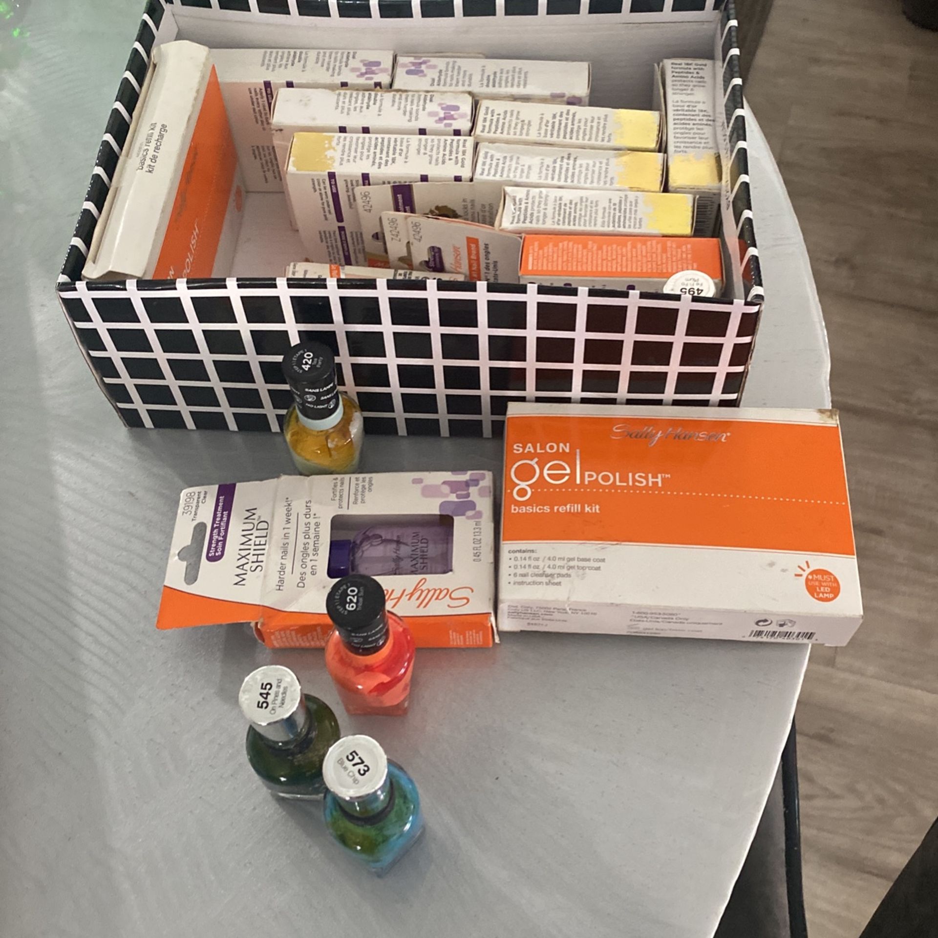 Nail Gel And Treatments Bundle