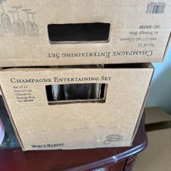 Set Of 12 champagne glasses 