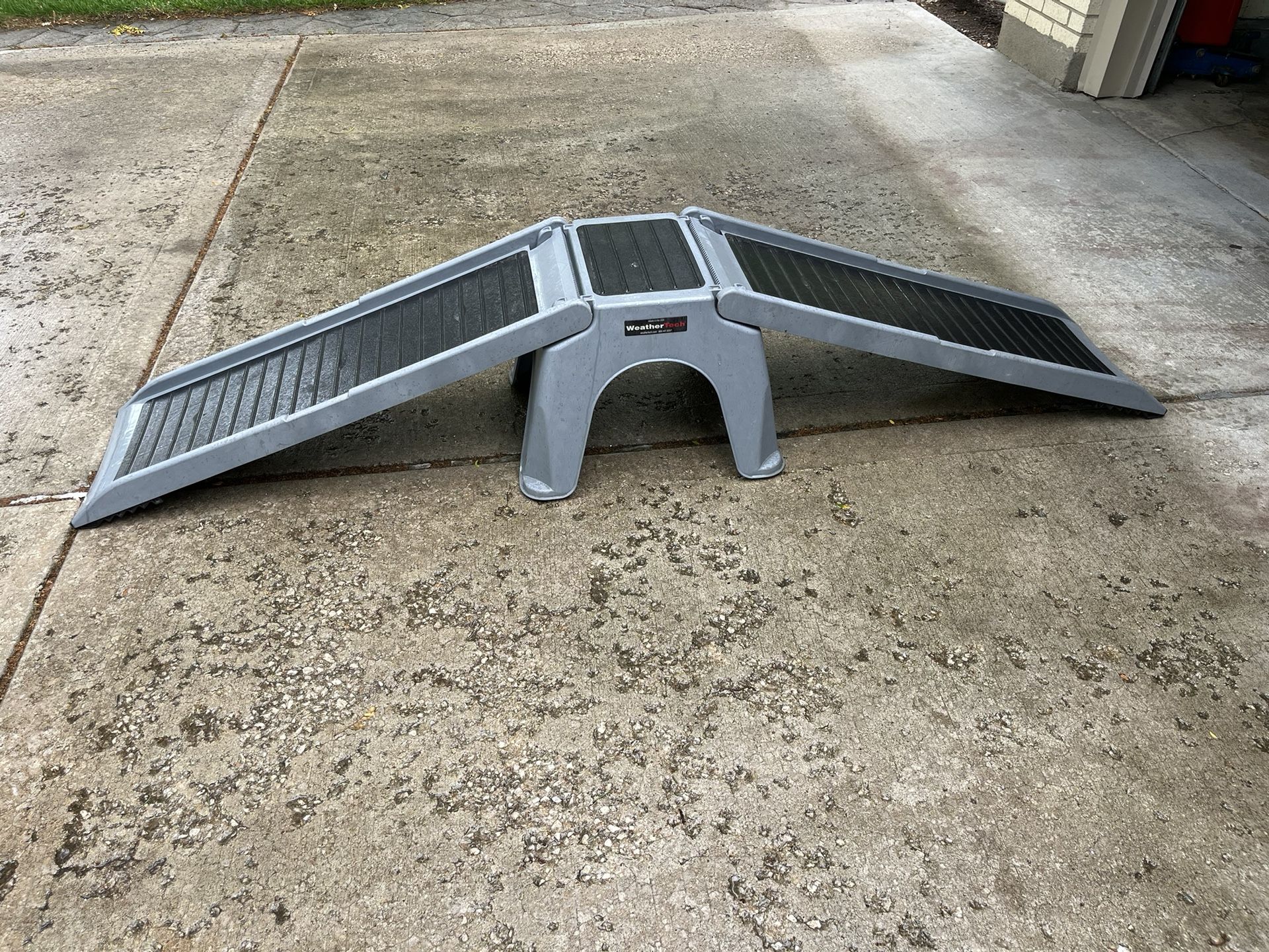 WeatherTech easy ramp nonslip, folding pet ramp for trucks SUVs & minivans. 8’ overall length