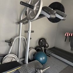 Leverage Squat Machine by TuffStuff