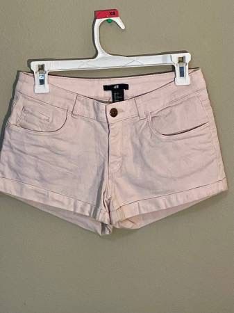 Ladies H&M Size 4 Jean Style Shorts