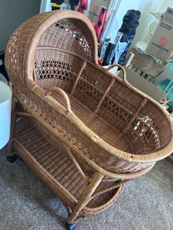 Wicker baby bassinet