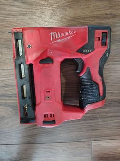 Milwaukee m12 stapler