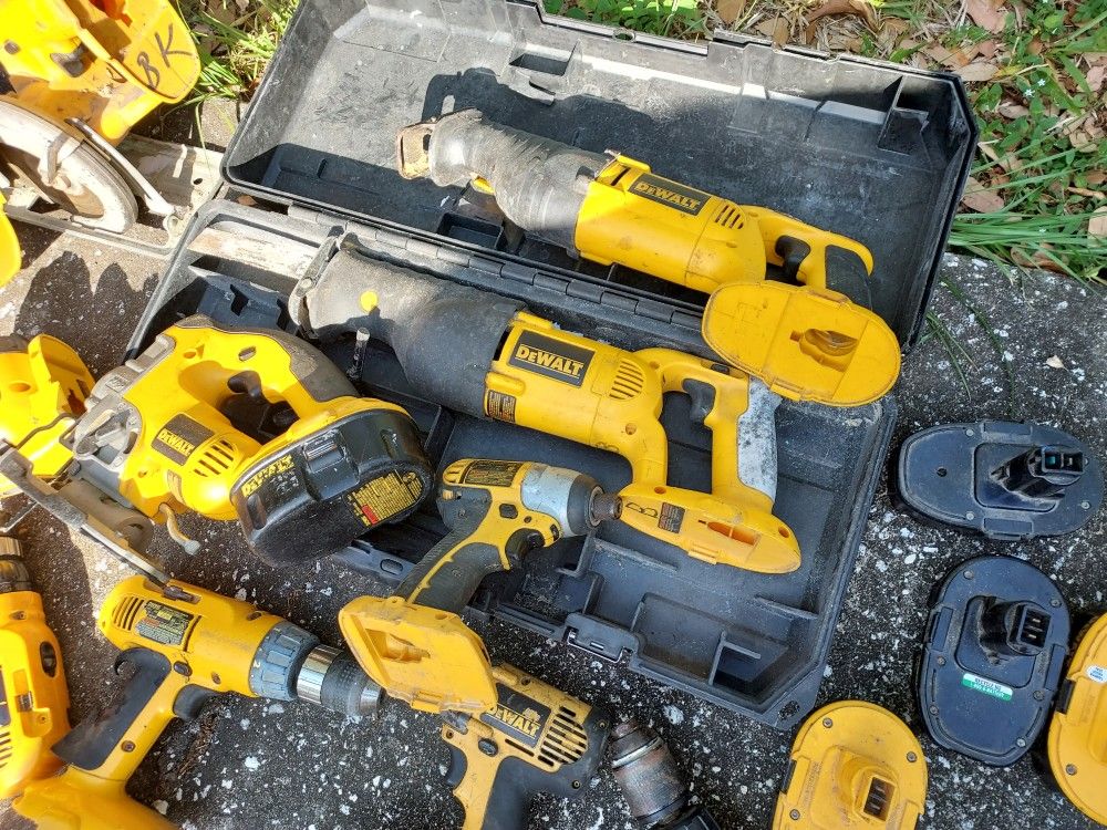 Dewalt 18 V tools.
