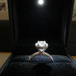 💎 1.00 Carat Moissanite Ring (Size 7)