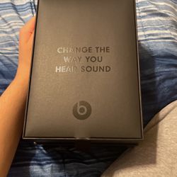 noise cancelling beats studio pro (retail $400) asking for $250