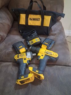 DEWALT 20 V MAX DRILL AND IMPACT SET