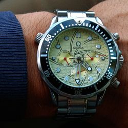 Automatic watch
It is not original, but it works well.