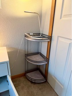 Corner shelf
